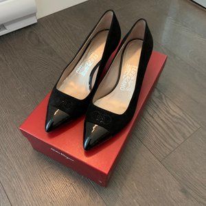 SALVATORE FERRAGAMO POINTY SUEDE PUMPS SIZE 7 C